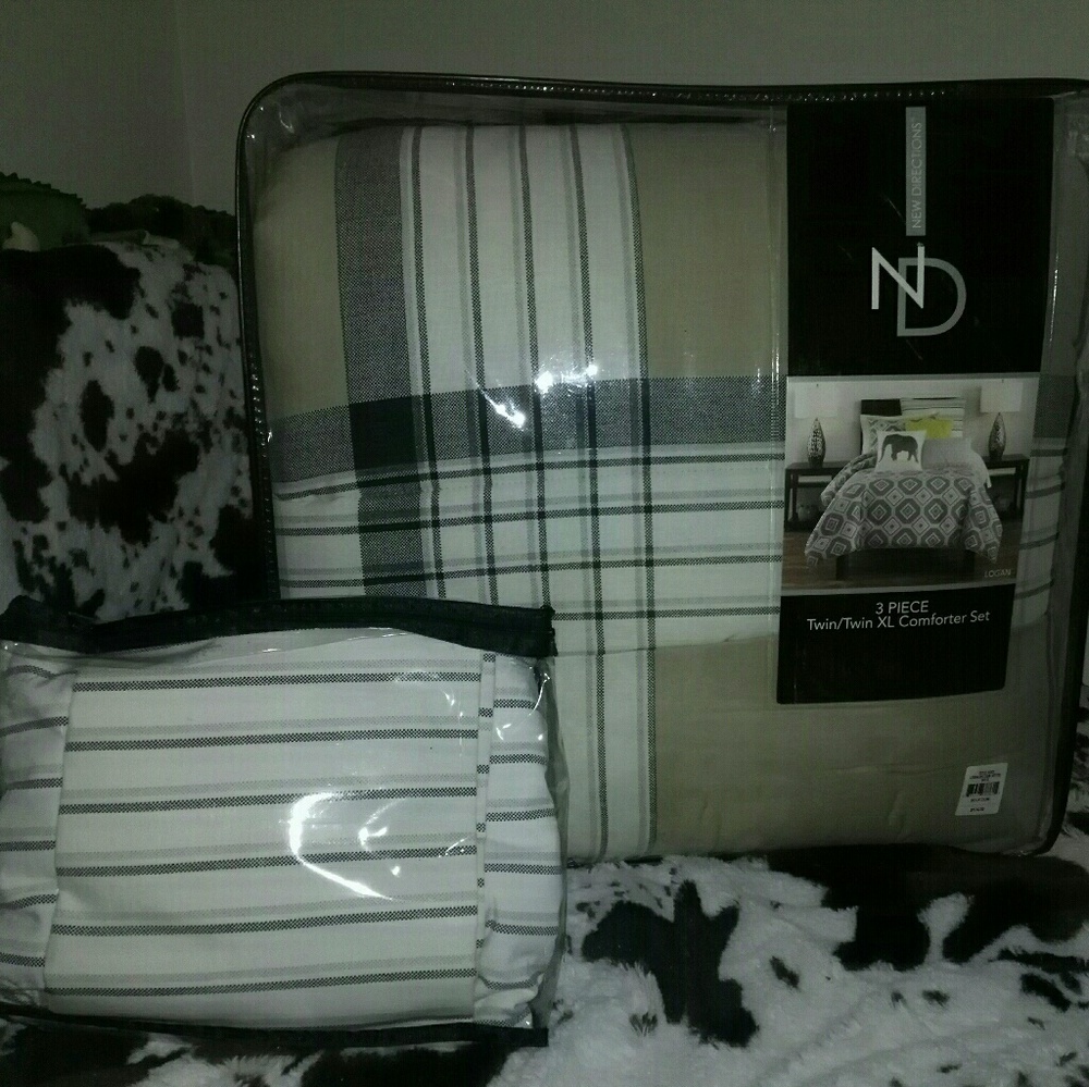 New Dimensions Twin Comforter Set and Sheet Set
